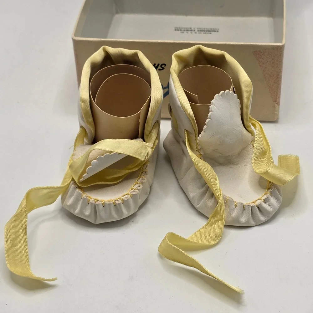 Trimfoot‎ Baby Deer Shoes Infant White Yellow Ribbon Tie Vintage 1950s